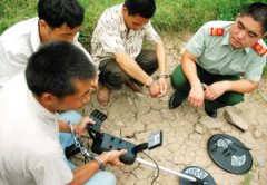 秦家屯古城遗址被盗掘，金属探测器是帮凶