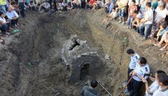 考古队利用地下金属探测器挖出西汉古墓