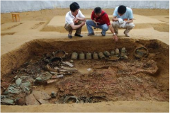 用金属探测考古发掘