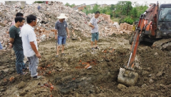 江西程某在后山上挖出500余枚银元