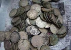 宁夏李某使用美国T2探测器找到大量银元