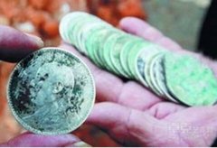 山西张某使用白金版赏金猎人探测器找到大量银元