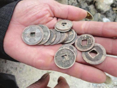 城中村改造有人有寻宝仪在渣土找到银元