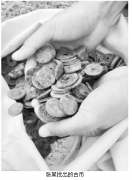 四川西昌有人用探测器找出大量古币